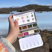 Load image into Gallery viewer, Vatnslitasettið okkar - Litirnir Íslands - 8 kubbar og ferða pensill - sett
